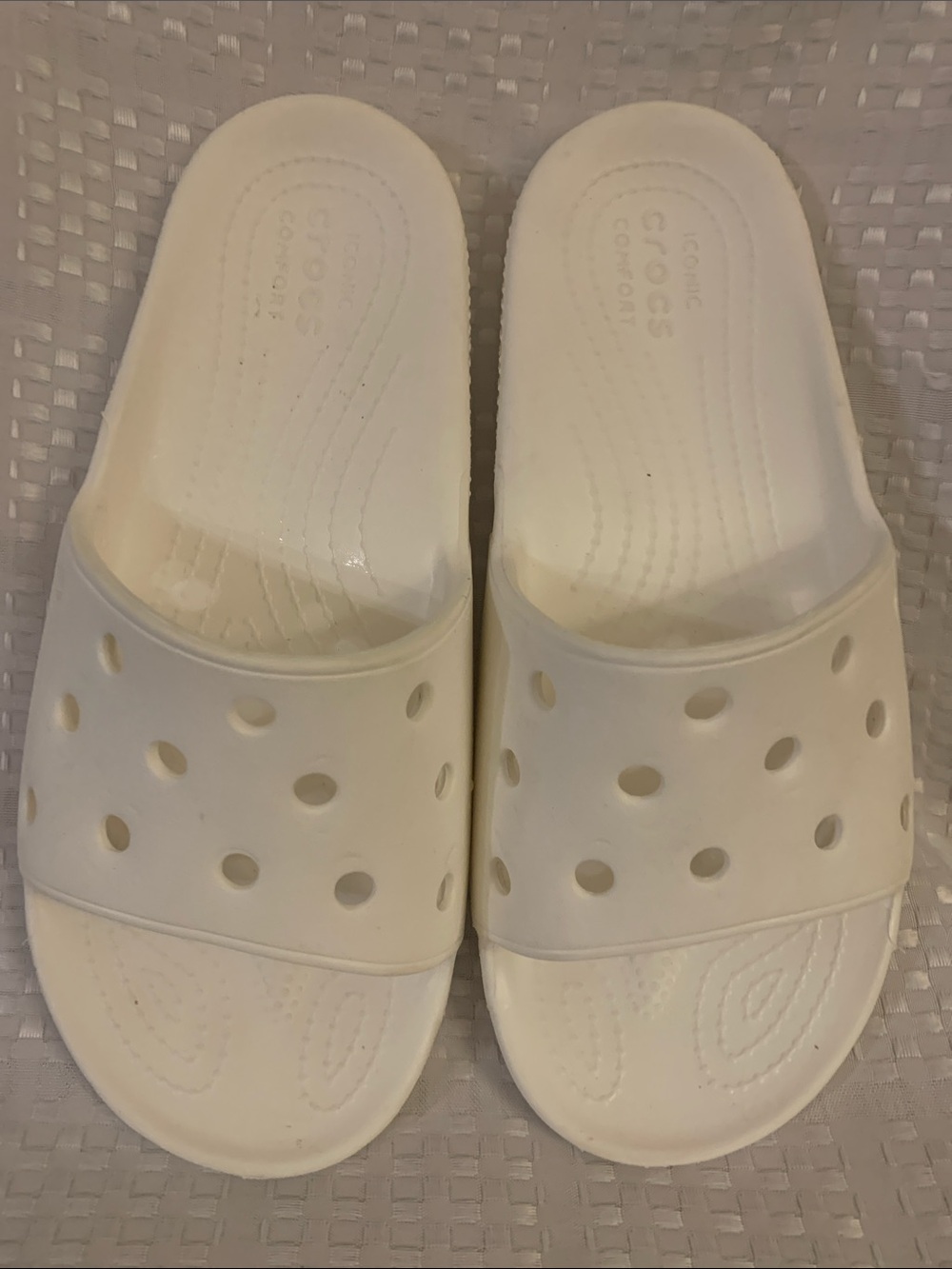 CROCS white classic adult unisex slides, Men’s size 6, women’s size 9.